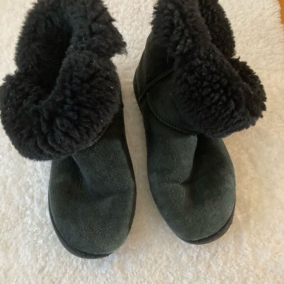 UGG women’s Bailey buckle boots - Picture 3 of 7